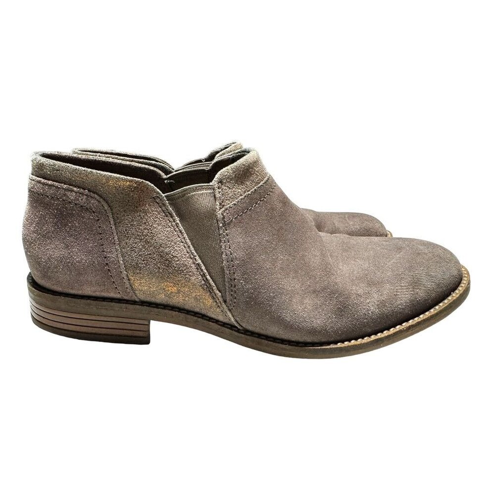 Clarks Collection Camzin Beige and Metallic Suede Bootie Size 10